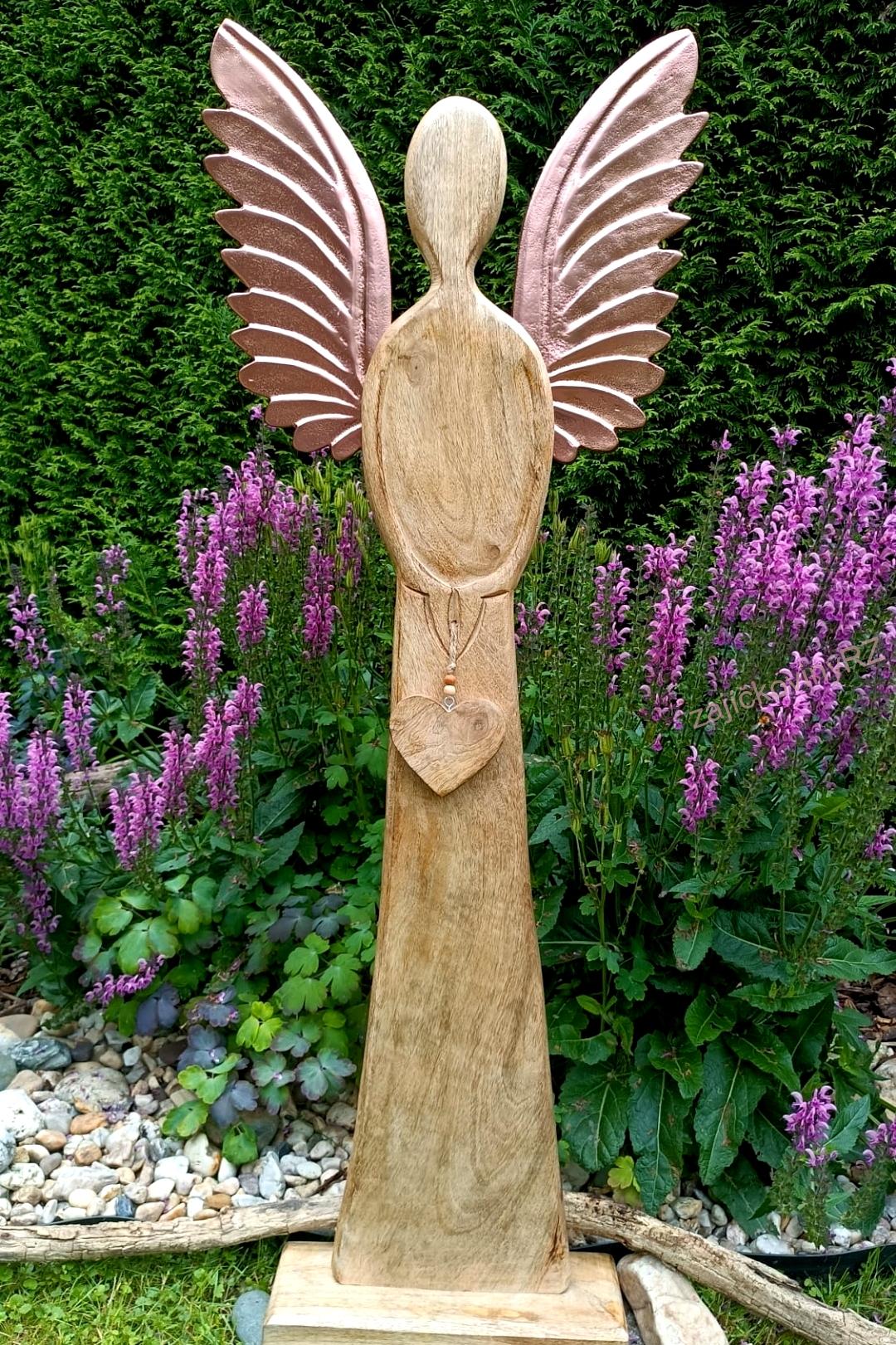 Dřevěný anděl MAXI, MĚDĚNÁ kovová křídla, 115 cm