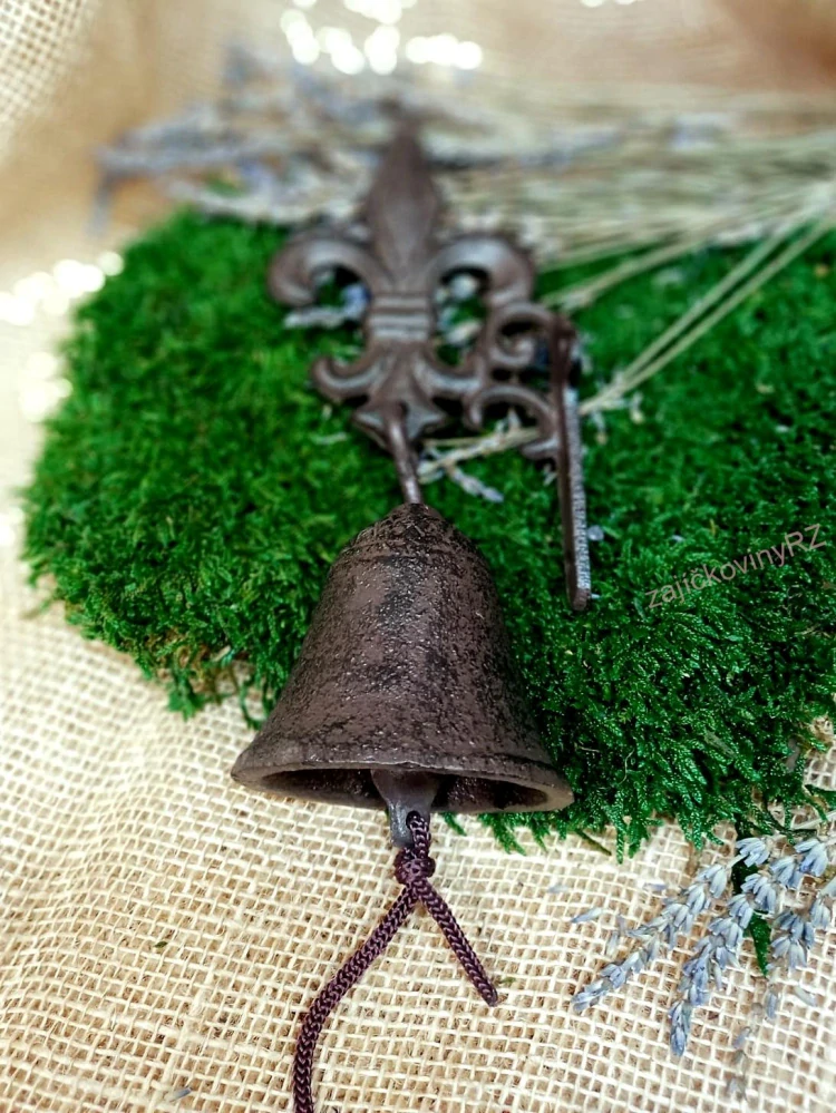 Litinový zvon hnědý, 19 cm