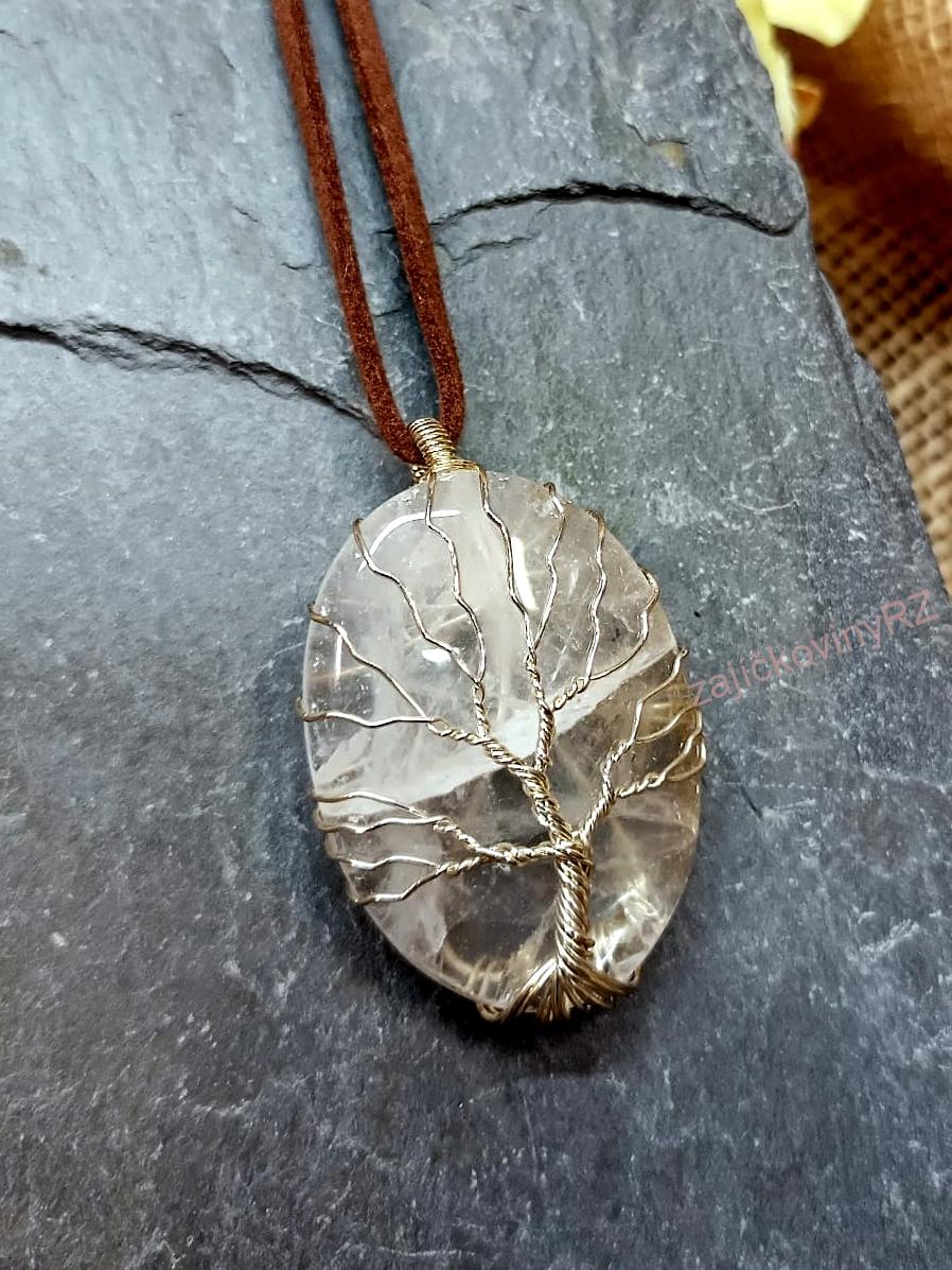 Přívěsek křišťál, cca 4,5x3 cm, včetně šňůrky z eco kůže