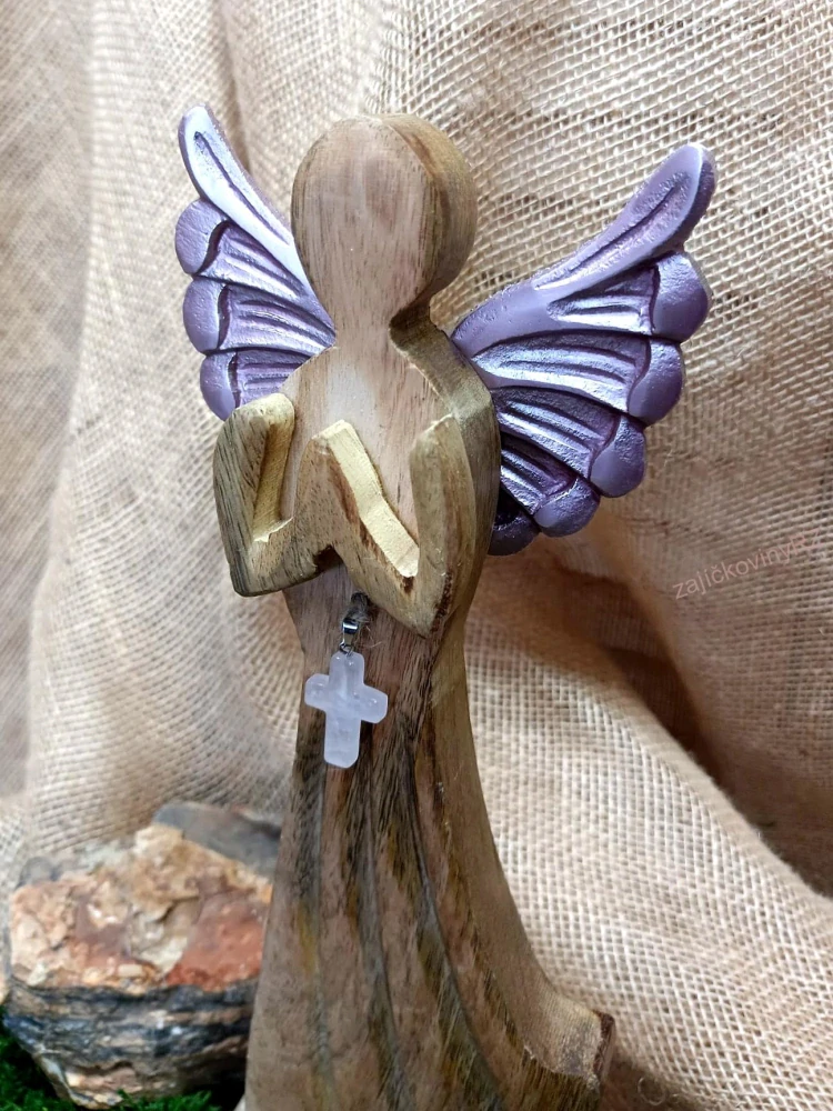 Dřevěný anděl kovová křídla, křížek RŮŽENÍN, cca 33 cm