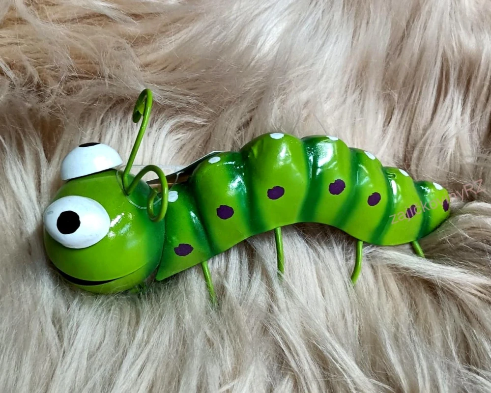 Kovová housenka zelená, 17 cm