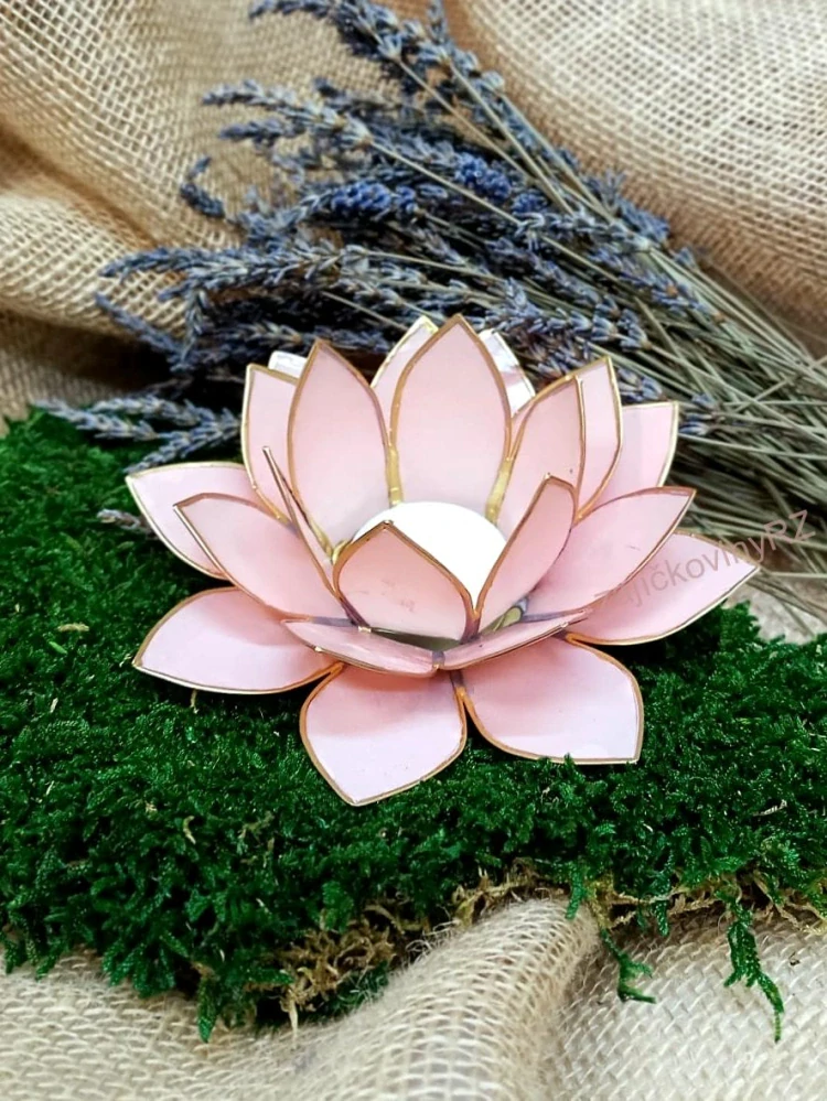 Svícen lotosový květ, 13,5 cm