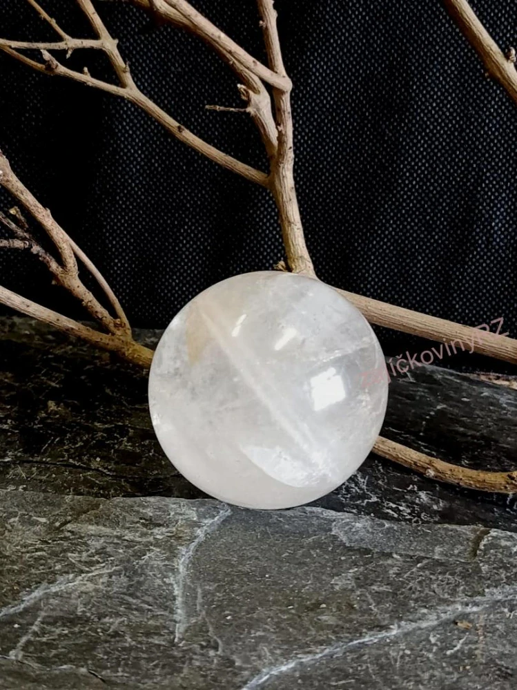 Koule křišťál, průměr cca 5-5,5 cm, náhodný výběr