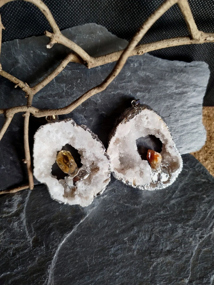 Přívěsek achát, drúza s krystalem citrínu