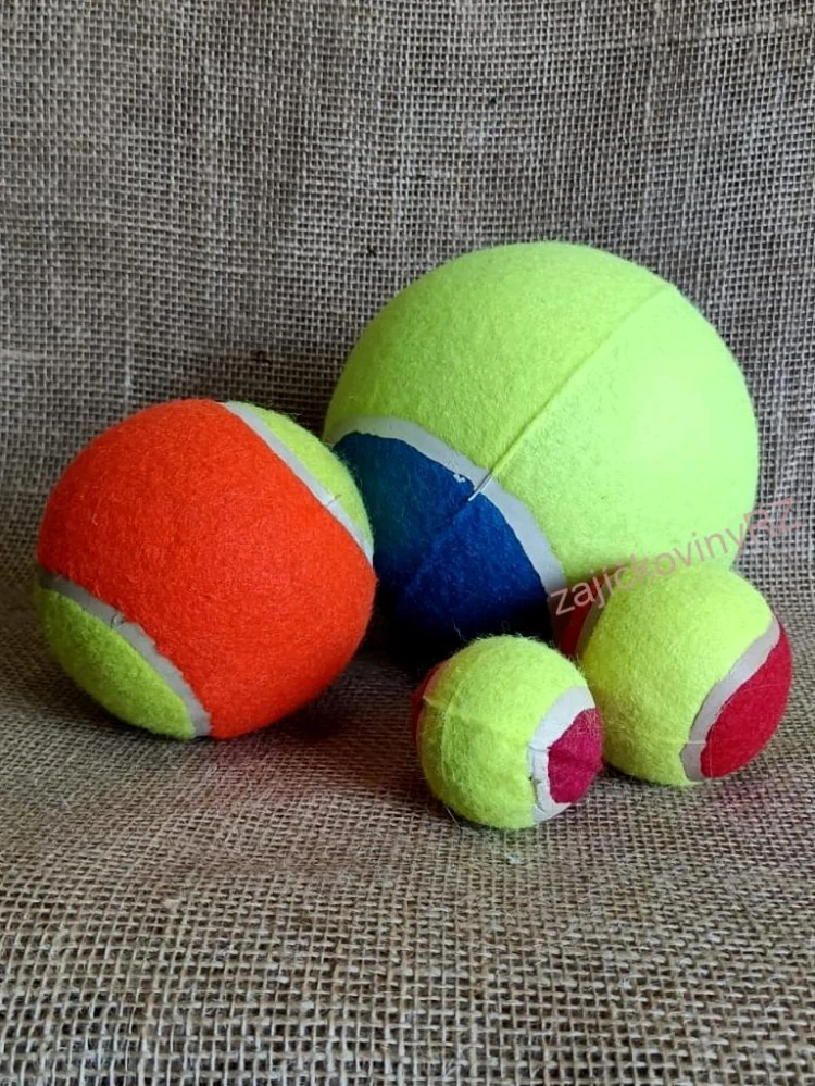 Tenisák malý cca 6 cm