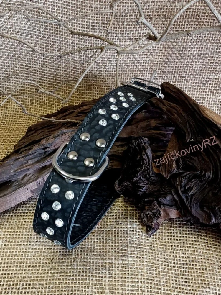 Kožený obojek zdobený 45 cm