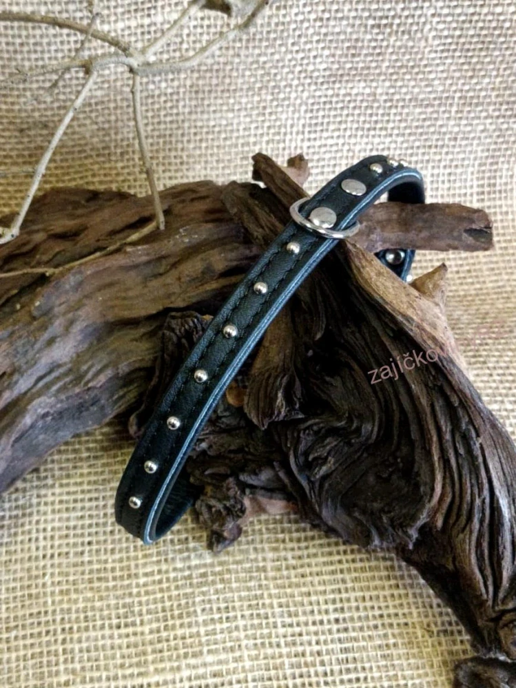 Kožený obojek zdobený 37 cm