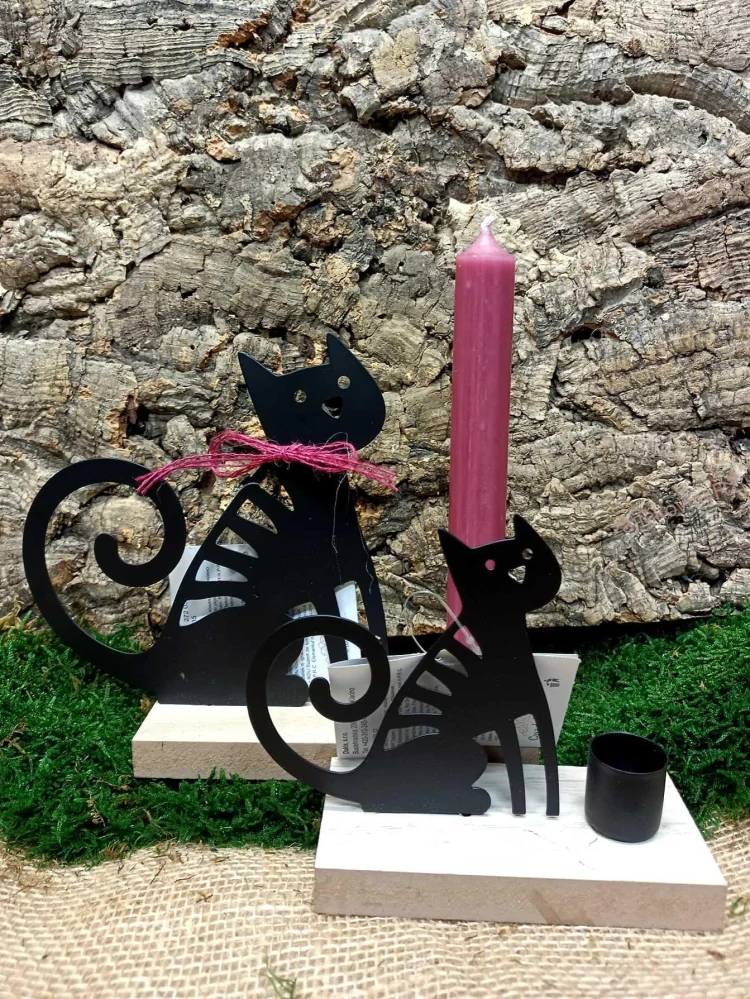 Svícen černá kočka na podstavci