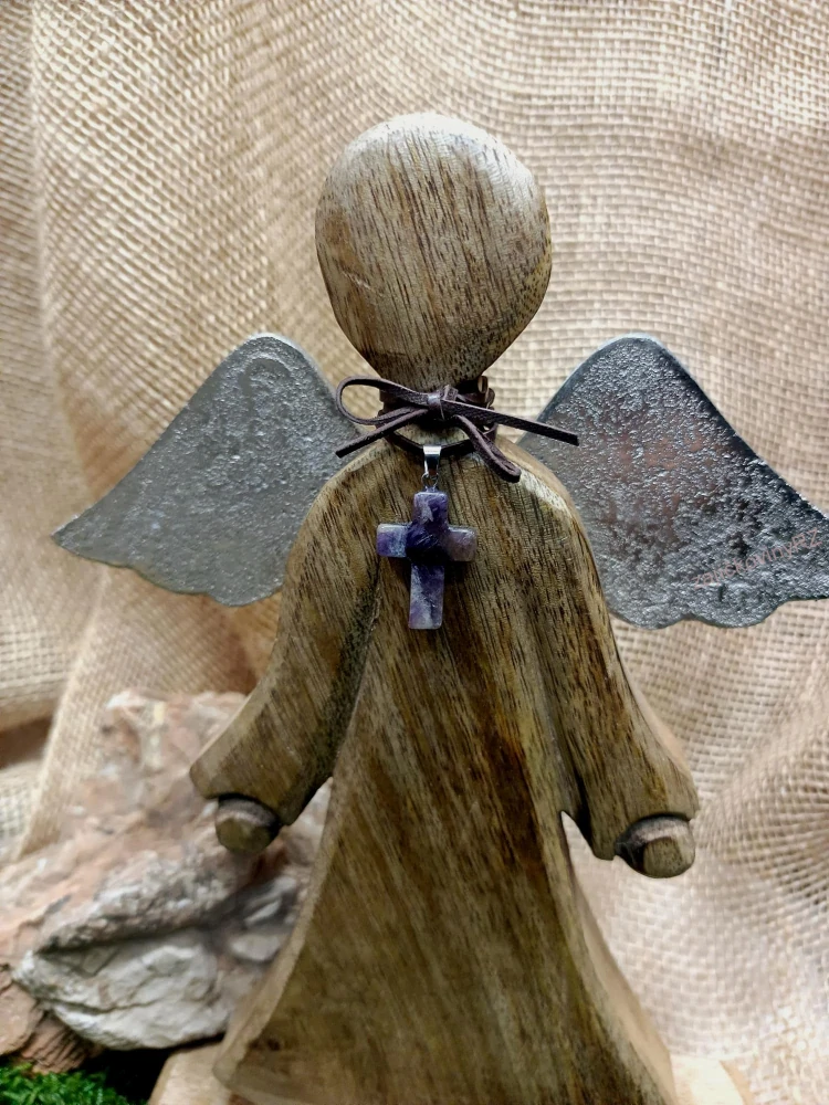 Dřevěný anděl, kovová křídla, ametyst, 28 cm