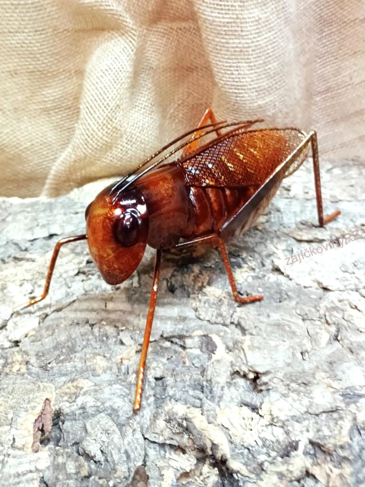 Saranče kovové velké, 20cm