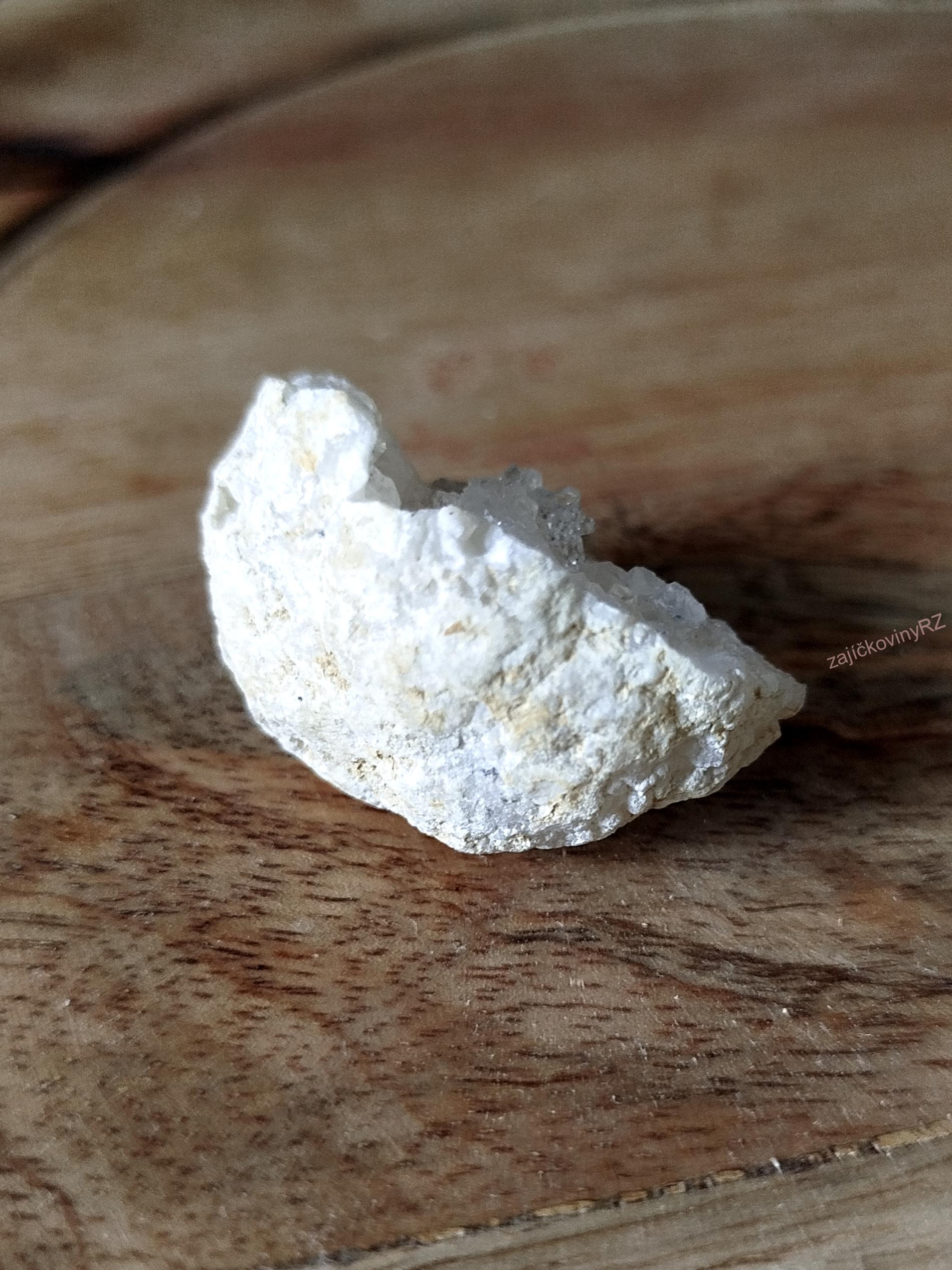 Křišťálová geodka cca 3,7 cm