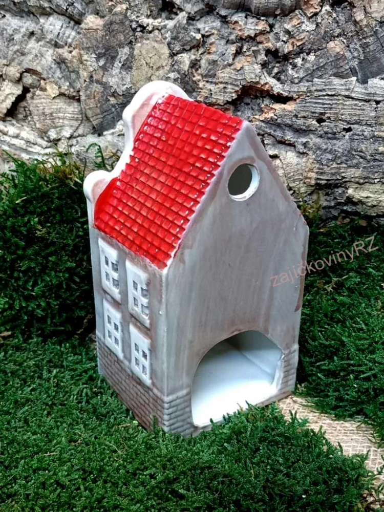Keramický domeček, červená střecha, 16,5 cm