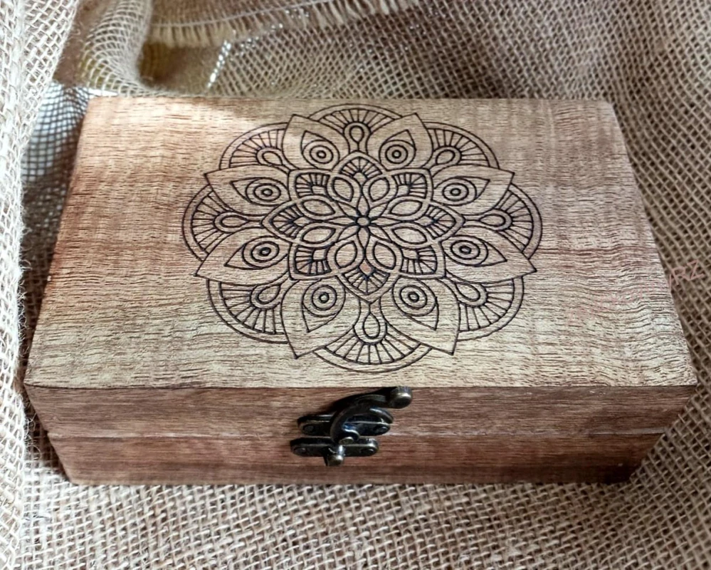 Krabička s drúzou a surovými minerály, 15 ks