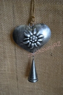 Závěsné kovové srdce šedostříbrné, se zvonkem, 17 cm