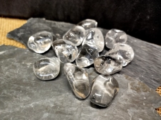 Křišťál tromlovaný 1 ks, cca 4 cm náhodný výběr