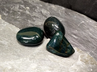 Avanturín tmavě zelený tromlovaný, 3-4 cm, 1 ks, náhodný výběr