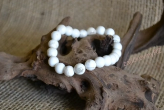 Náramek z minerálních kuliček, magnezit, průměr kuličky 8 mm