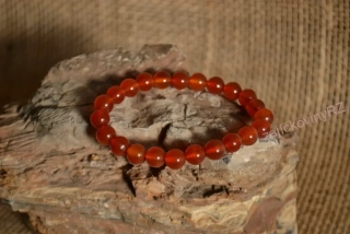 Náramek z minerálních kuliček, červeno-oranžový karneol, průměr kuličky 8 mm