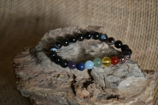 Náramek z minerálních kuliček, achát, kuličky v barvách čaker, průměr kuličky 8 mm