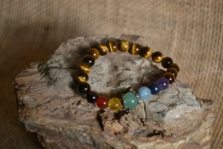 Náramek z minerálních kuliček, tygří oko, kuličky v barvách čaker, s doplňky z obecného kovu, průměr kuličky 8 mm