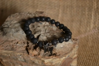 Náramek lávový, s kovovým přívěskem ve tvaru motýlka, průměr kuličky 8 mm