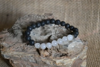 Náramek lávový, s kuličkami růženínu, průměr kuličky 8 mm