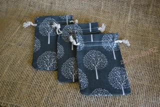 Sáček plátěný 1 ks, šedý, dekor strom, 10x14 cm