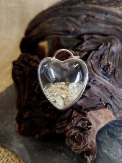 Přívěsek srdíčko, se zlomky přírodního citrínu