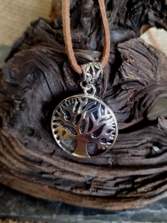 Přívěsek strom života s ametystem, průměr 2,5 cm, včetně šňůrky z eko kůže