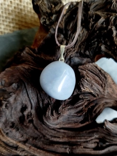 Přívěsek tromlovaný oblázek, modrý křemen, cca 2 cm