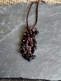 Přívěsek hrozen, granát, 4 cm 