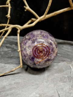 Orgonitová koule s ametystem, průměr 6 cm