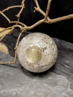 Orgonitová koule s křišťálem, průměr 6 cm