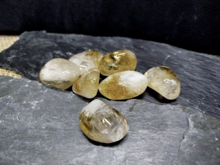 Citrín tromlovaný, 1 ks, cca 3 cm, náhodný výběr