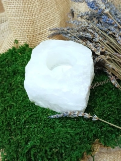  Svícen surový křišťál, cca 1 kg