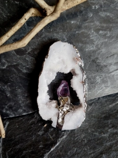 Přívěsek achát, drúza s krystalem ametystu
