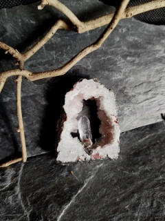 Přívěsek achát, drúza s velkým krystalem křišťálu