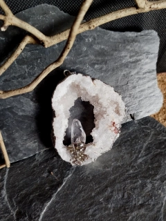 Přívěsek achát, drúza s krystalem křišťálu