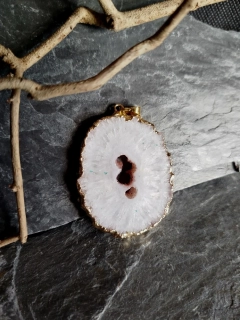 Přívěsek křišťál, řez krápníkem, 5,5x4 cm