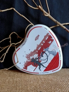 Dóza plechové srdíčko, potisk kočky, 15,5 cm