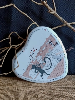 Dóza plechové srdíčko, potisk kočky, 15,5 cm