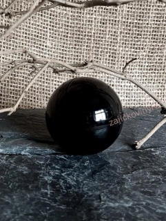 Koule z obsidiánu, průměr 5-5,5 cm, náhodný výběr