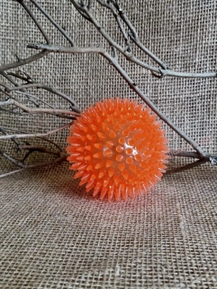 JK ANIMALS míček s bodlinami 8,5 cm, oranžový