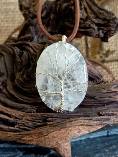 Přívěsek křišťál, cca 4,5x3 cm, včetně šňůrky z eco kůže