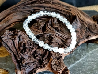 Náramek z minerálních kuliček, křišťál pukaný průměr kuličky 6 mm