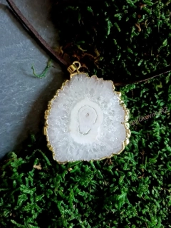 Přívěsek křišťál, řez krápníkem XL, 5x6 cm, včetně šňůrky z eko kůže