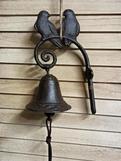 Litinový zvon hnědý, s ptáčky, 23 cm