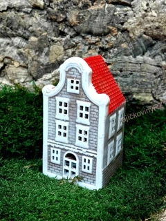 Keramický domeček, červená střecha, 16,5 cm