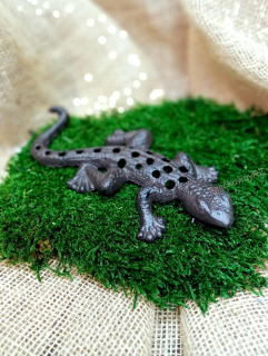 Litinová dekorace ještěrka 20 cm